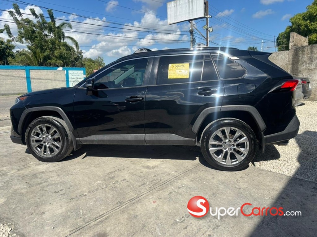 2020 Toyota RAV4 XLE — foto 3 / 10