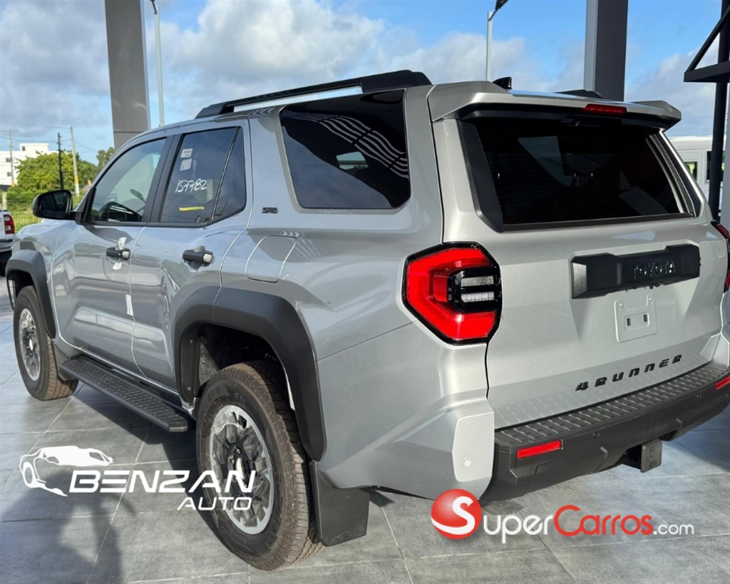 2026 Toyota 4 Runner SR5 — foto 2 / 7