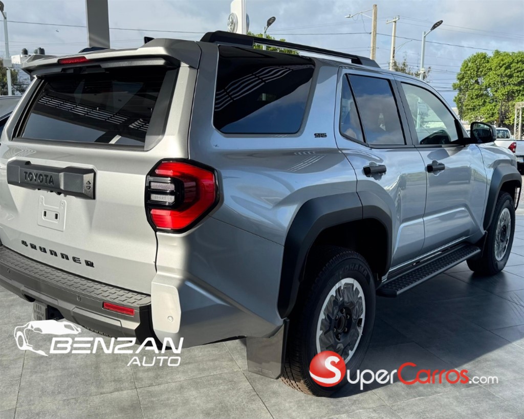 2026 Toyota 4 Runner SR5 — foto 3 / 7