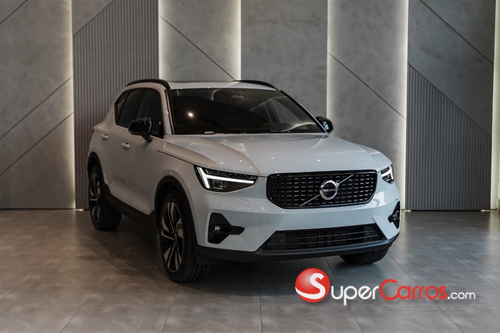 2024 Volvo XC40 Ultimate Dark B5