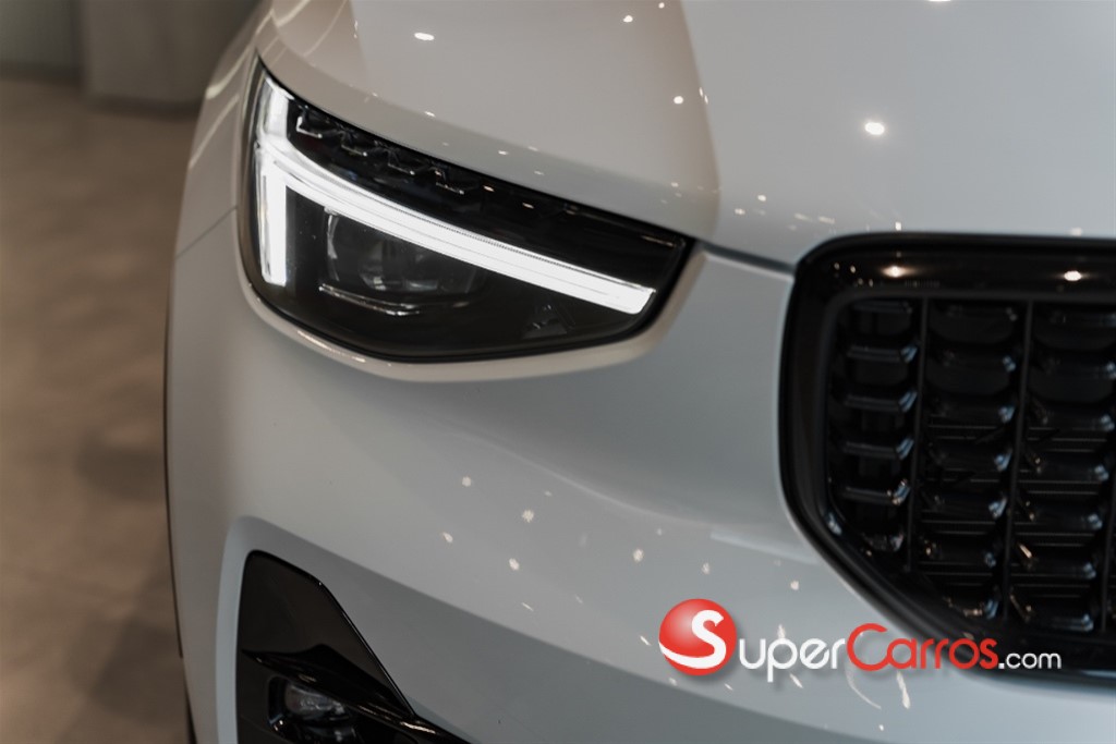 2024 Volvo XC40 Ultimate Dark B5 — foto 3 / 12