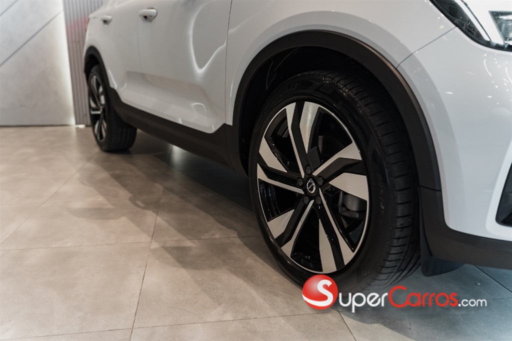 2024 Volvo XC40 Ultimate Dark B5 — foto 4 / 12