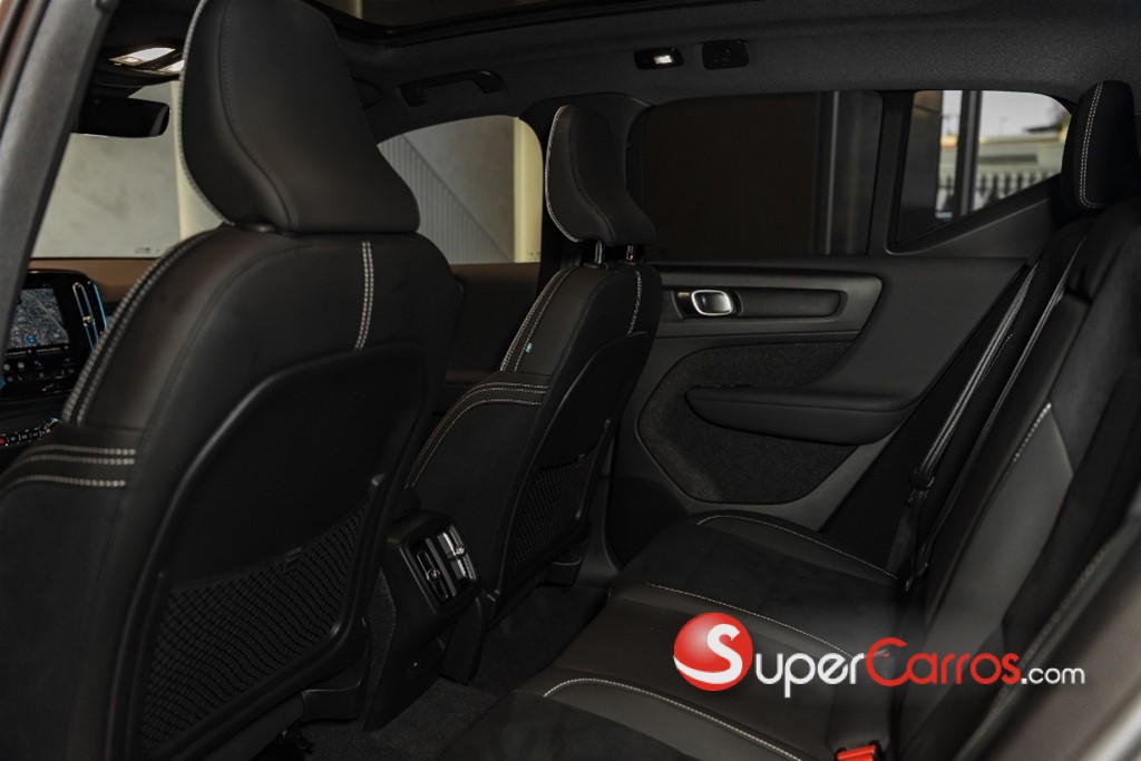 2024 Volvo XC40 Ultimate Dark B5 — foto 9 / 12