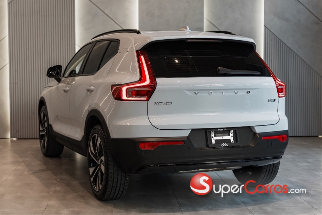 2024 Volvo XC40 Ultimate Dark B5 — foto 11 / 12