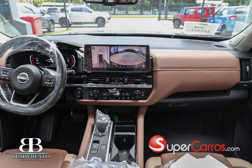 2027 Nissan Pathfinder Exclusive — foto 8 / 12