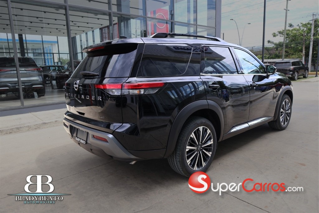 2027 Nissan Pathfinder Exclusive — foto 9 / 12