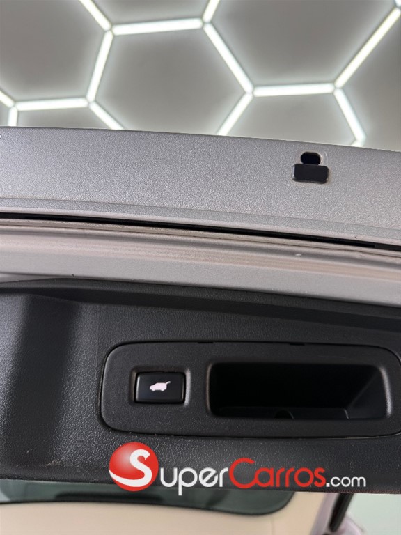 2015 Honda CR-V Touring — foto 8 / 9