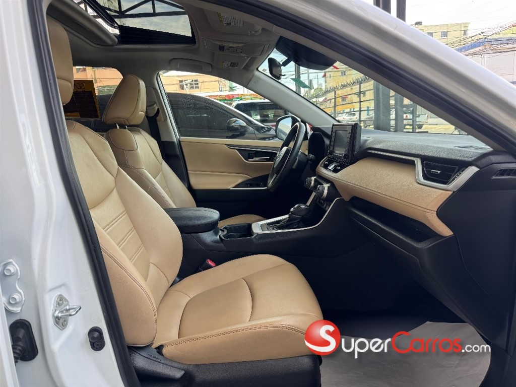 2020 Toyota RAV4 XLE Premium — foto 6 / 11