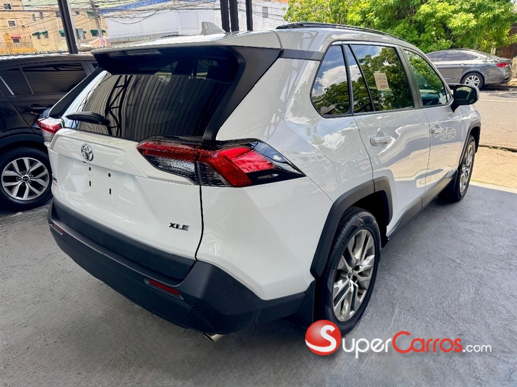 2020 Toyota RAV4 XLE Premium — foto 8 / 11
