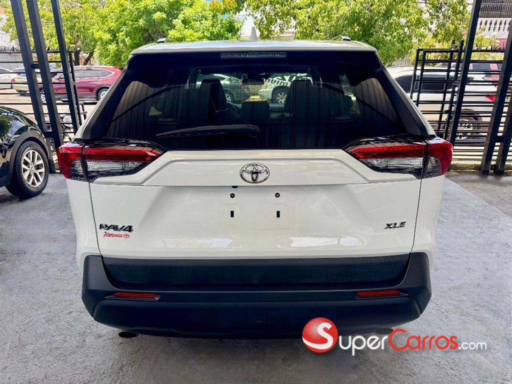 2020 Toyota RAV4 XLE Premium — foto 10 / 11