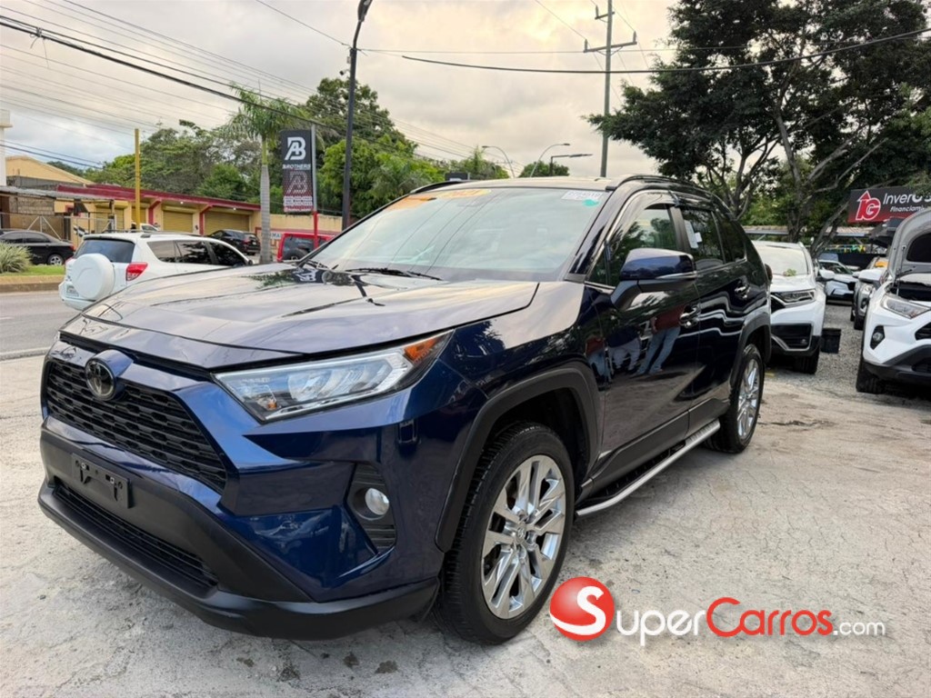 2021 Toyota RAV4 XLE — foto 2 / 12