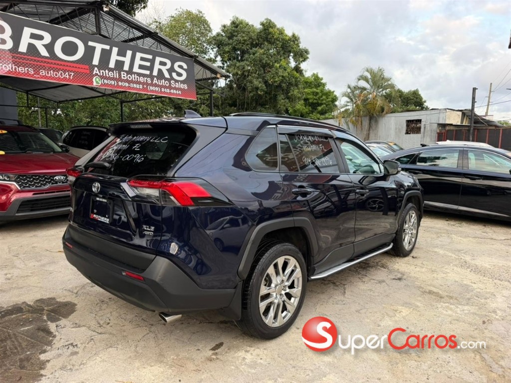 2021 Toyota RAV4 XLE — foto 4 / 12