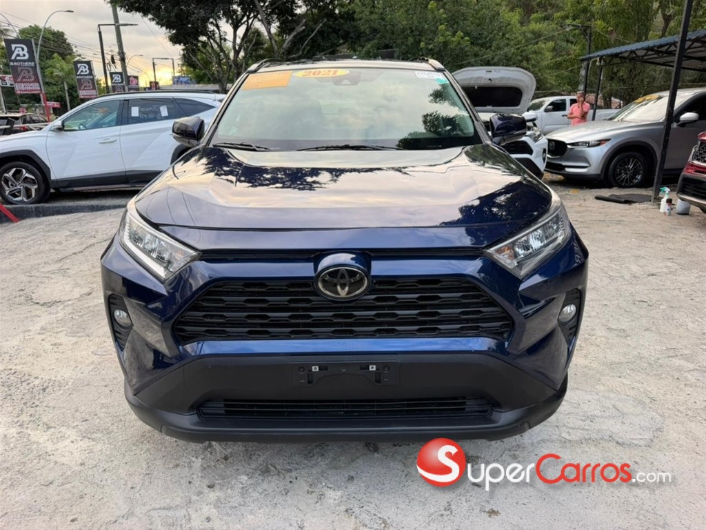 2021 Toyota RAV4 XLE — foto 5 / 12