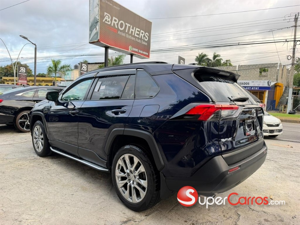 2021 Toyota RAV4 XLE — foto 6 / 12