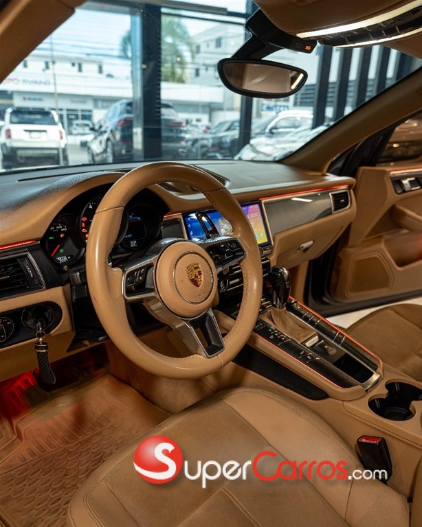 2015 Porsche Macan — foto 8 / 11