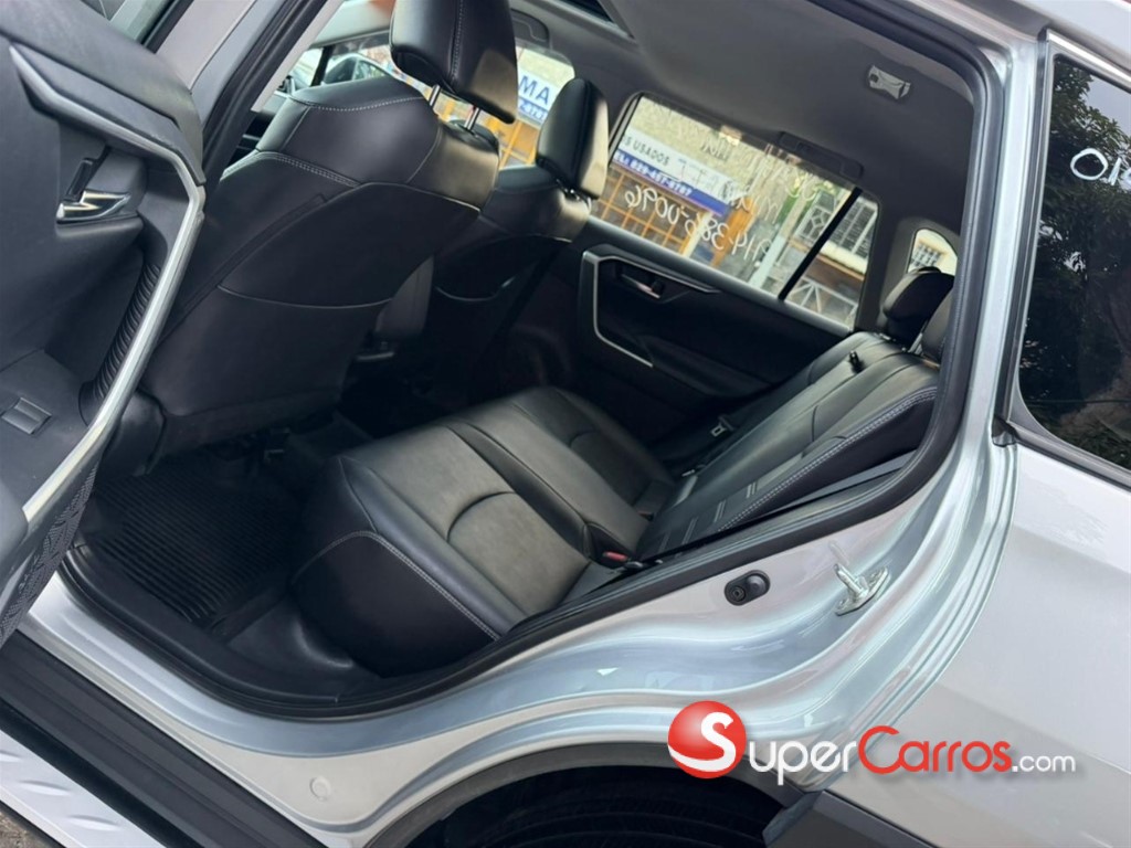 2020 Toyota RAV4 XLE Premium — foto 8 / 12