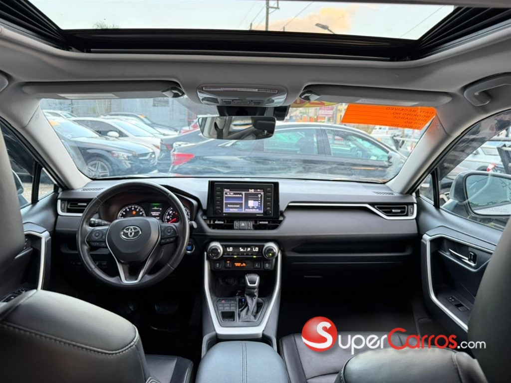 2020 Toyota RAV4 XLE Premium — foto 10 / 12