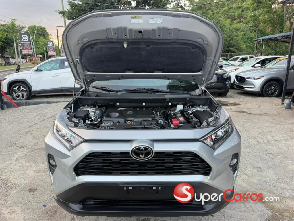 2020 Toyota RAV4 XLE Premium — foto 11 / 12