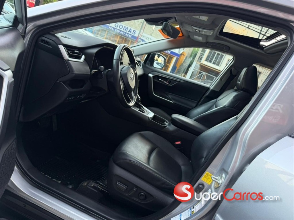 2020 Toyota RAV4 XLE Premium — foto 12 / 12