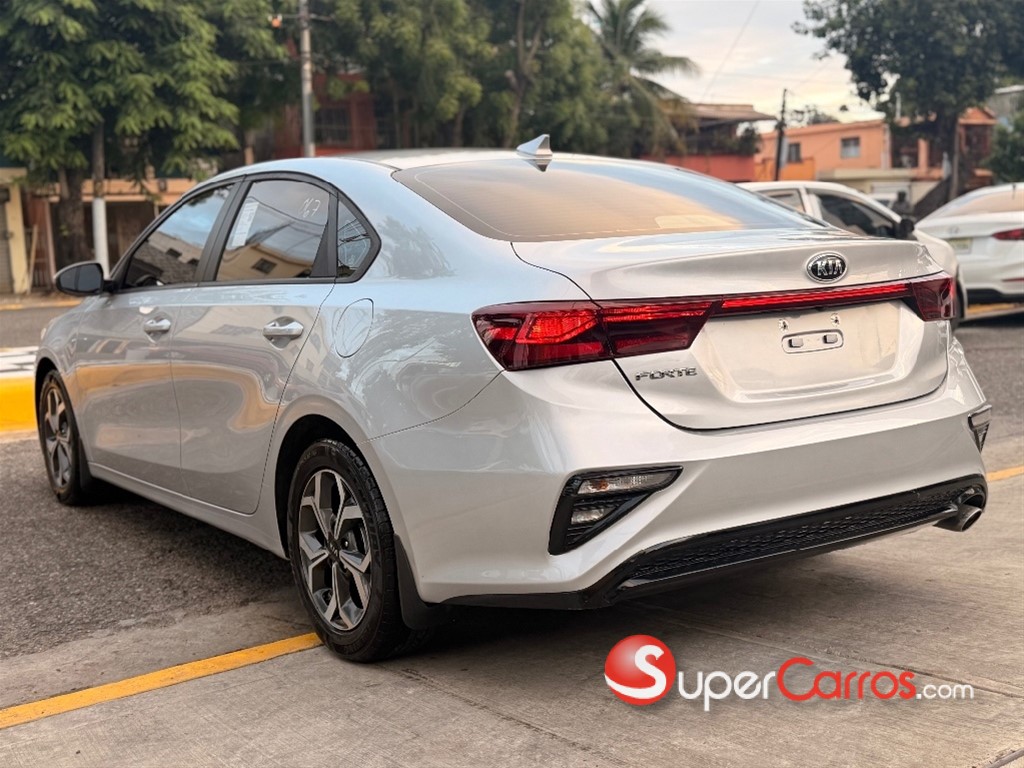 2020 Kia Forte LXS — foto 8 / 9