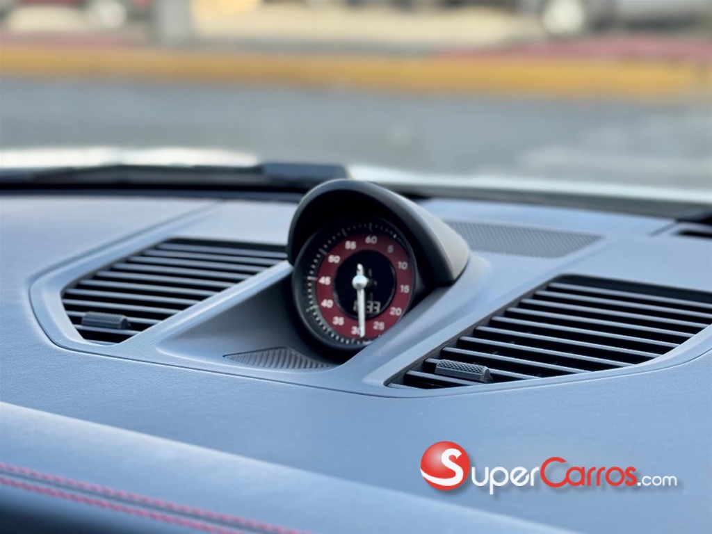 2025 Porsche 911 Carrera GTS — foto 8 / 12