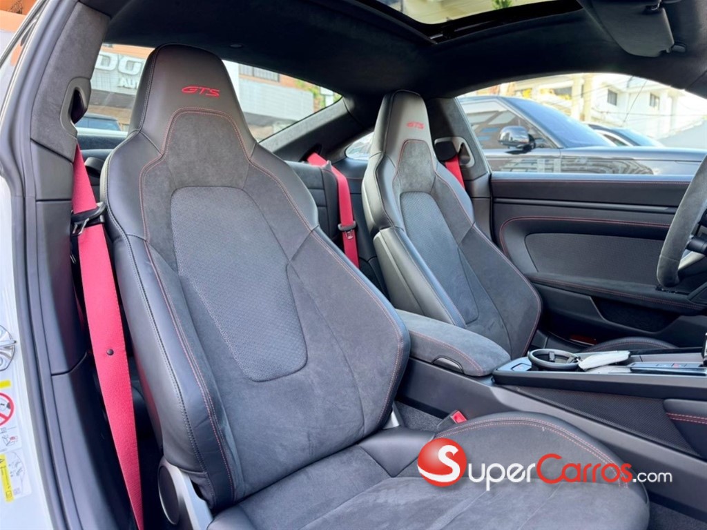 2025 Porsche 911 Carrera GTS — foto 9 / 12