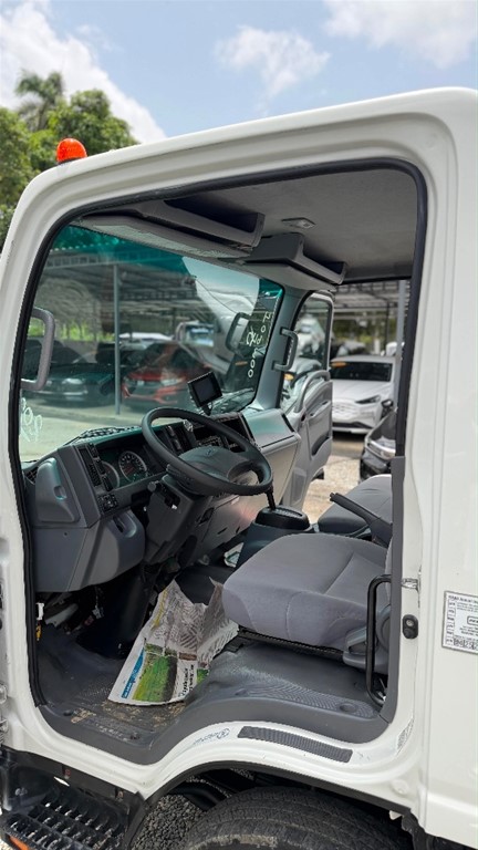 2021 Isuzu NPR 16 pies — foto 7 / 9