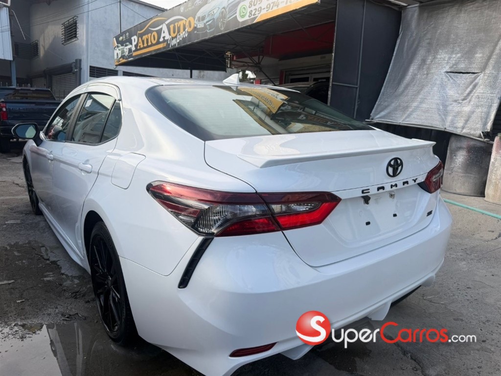 2022 Toyota Camry SE — foto 5 / 9