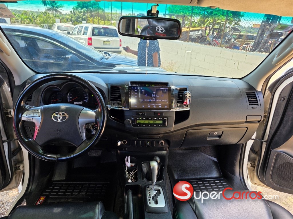 2015 Toyota Fortuner SRV — foto 6 / 10