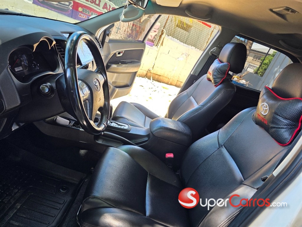 2015 Toyota Fortuner SRV — foto 7 / 10