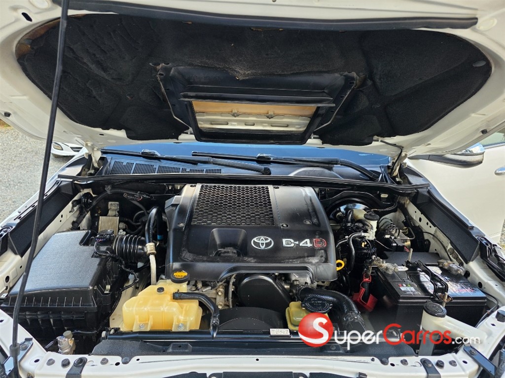 2015 Toyota Fortuner SRV — foto 10 / 10
