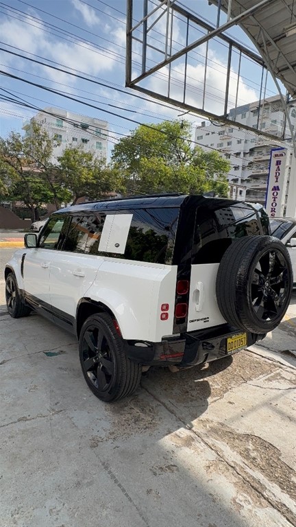 2023 Land Rover Defender 110 X — foto 4 / 9