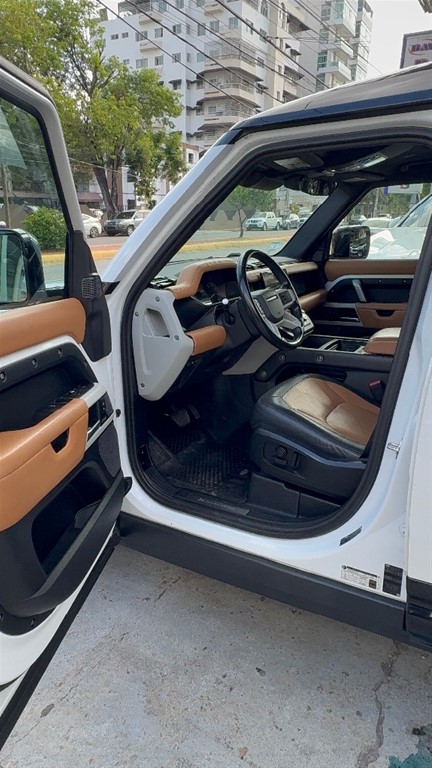 2023 Land Rover Defender 110 X — foto 6 / 9