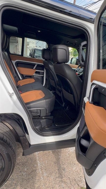2023 Land Rover Defender 110 X — foto 8 / 9