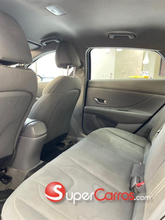 2021 Hyundai Elantra SEL — foto 8 / 9