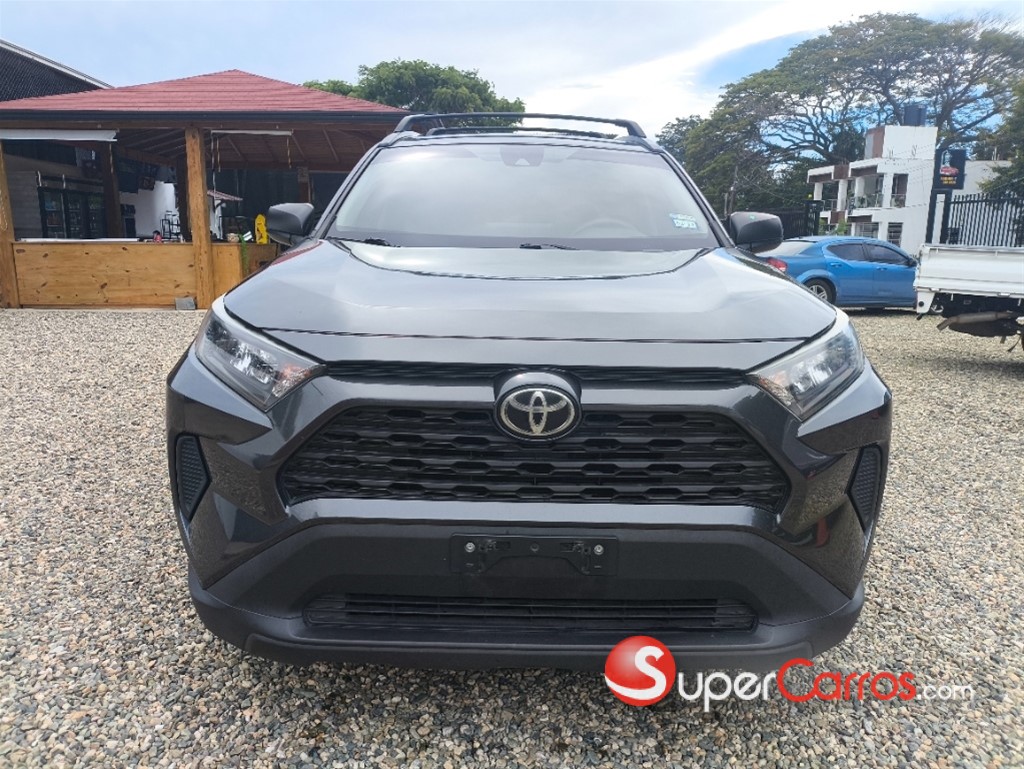 2020 Toyota RAV4 LE — foto 2 / 11