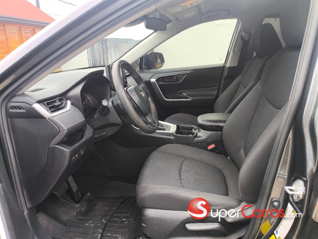 2020 Toyota RAV4 LE — foto 6 / 11