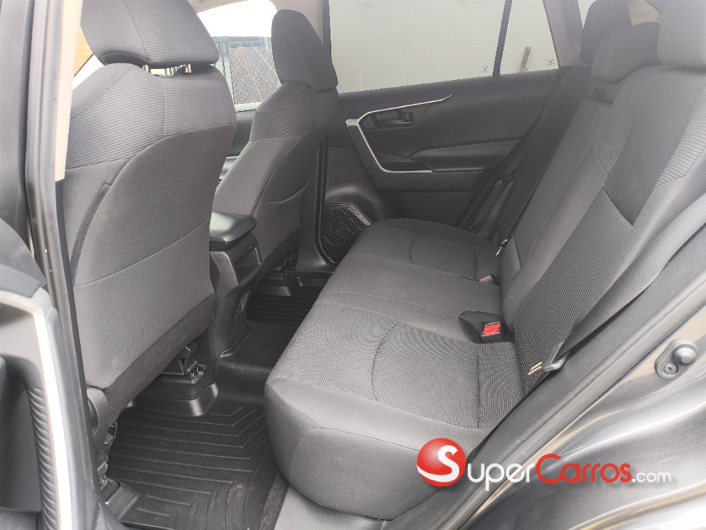 2020 Toyota RAV4 LE — foto 7 / 11