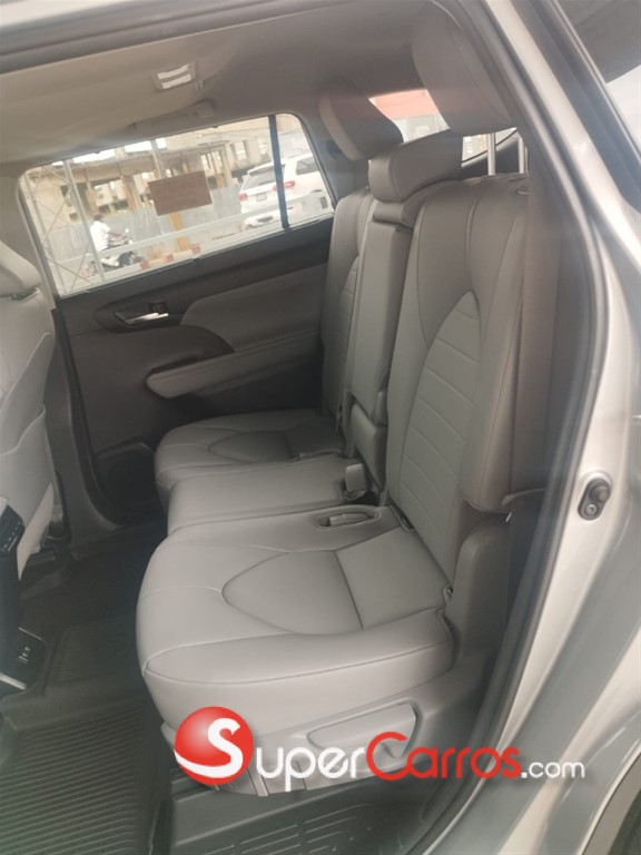 2020 Toyota Highlander XLE — foto 3 / 10