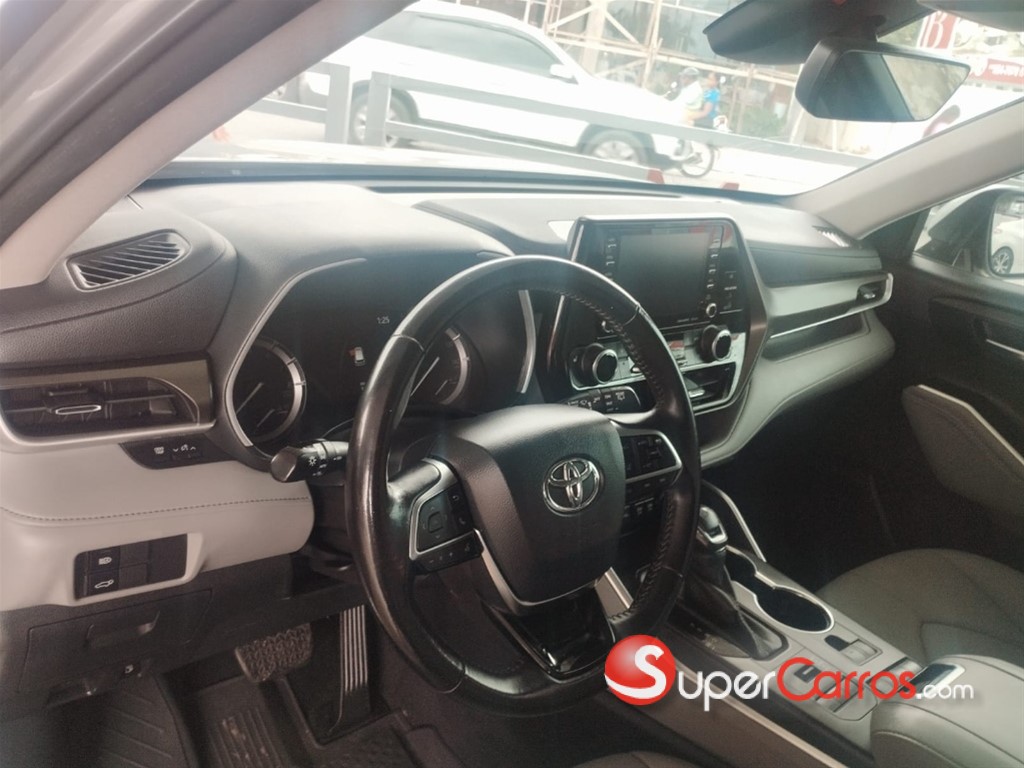 2020 Toyota Highlander XLE — foto 7 / 10