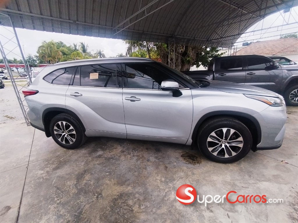 2020 Toyota Highlander XLE — foto 8 / 10