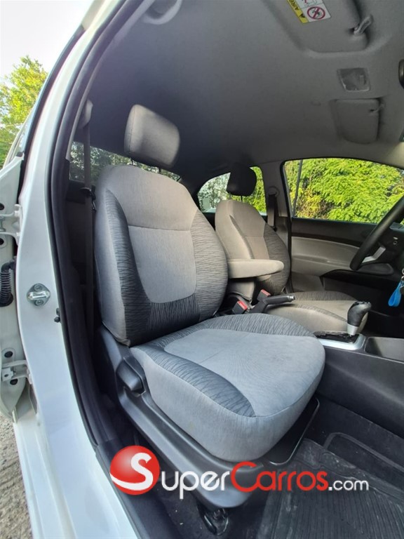 2025 Kia Soluto LX — foto 8 / 12