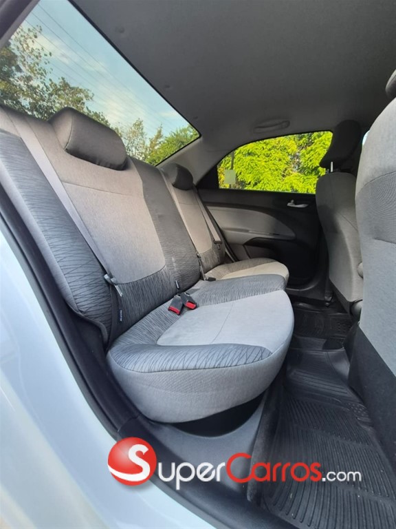 2025 Kia Soluto LX — foto 9 / 12