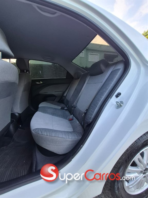 2025 Kia Soluto LX — foto 10 / 12