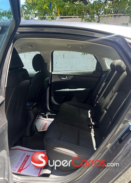 2021 Kia Forte LXS — foto 9 / 10