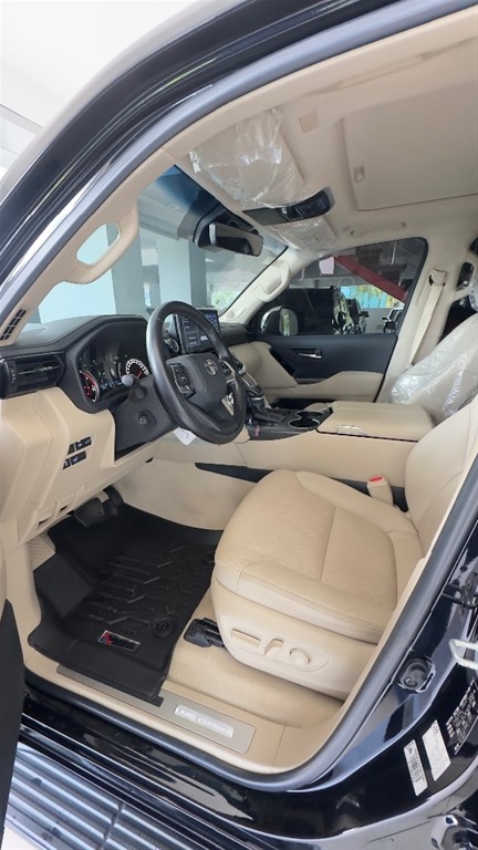 2023 Toyota Land Cruiser VXR — foto 8 / 12