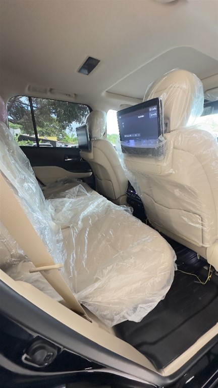2023 Toyota Land Cruiser VXR — foto 10 / 12