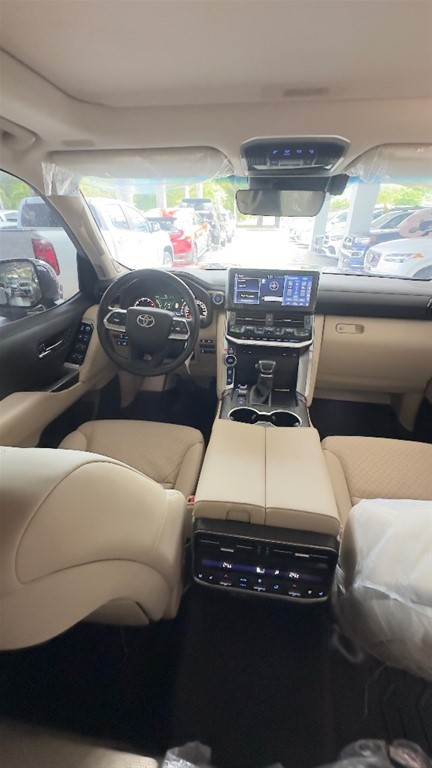 2023 Toyota Land Cruiser VXR — foto 11 / 12