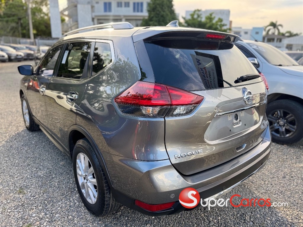 2020 Nissan Rogue SV — foto 4 / 10