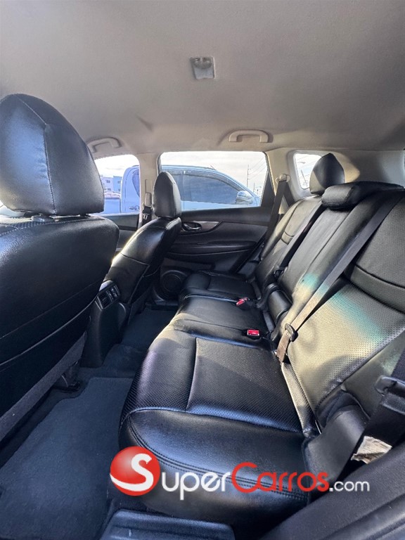 2020 Nissan Rogue SV — foto 9 / 10